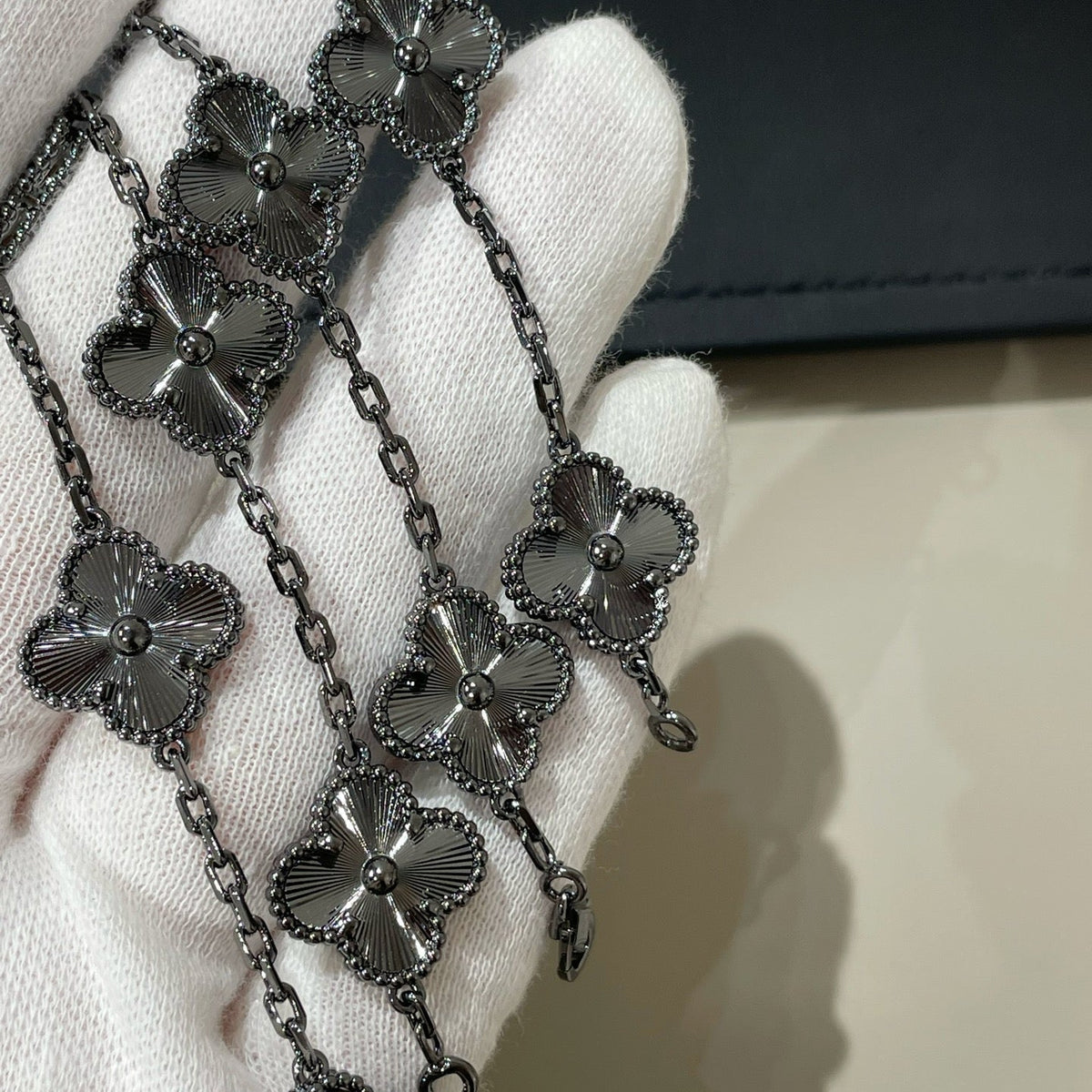 [Eterna Jewels]CLOVER 5 MOTIF BLACK BRACELET