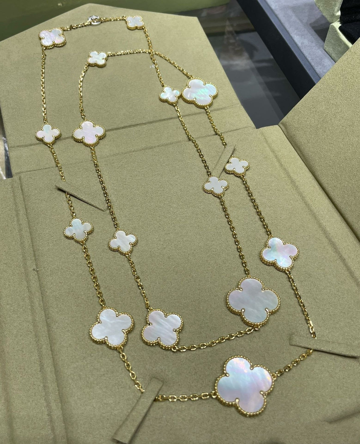 [Eterna Jewels]CLOVER 16 MOTIF WHITE MOP GOLD NECKLACE
