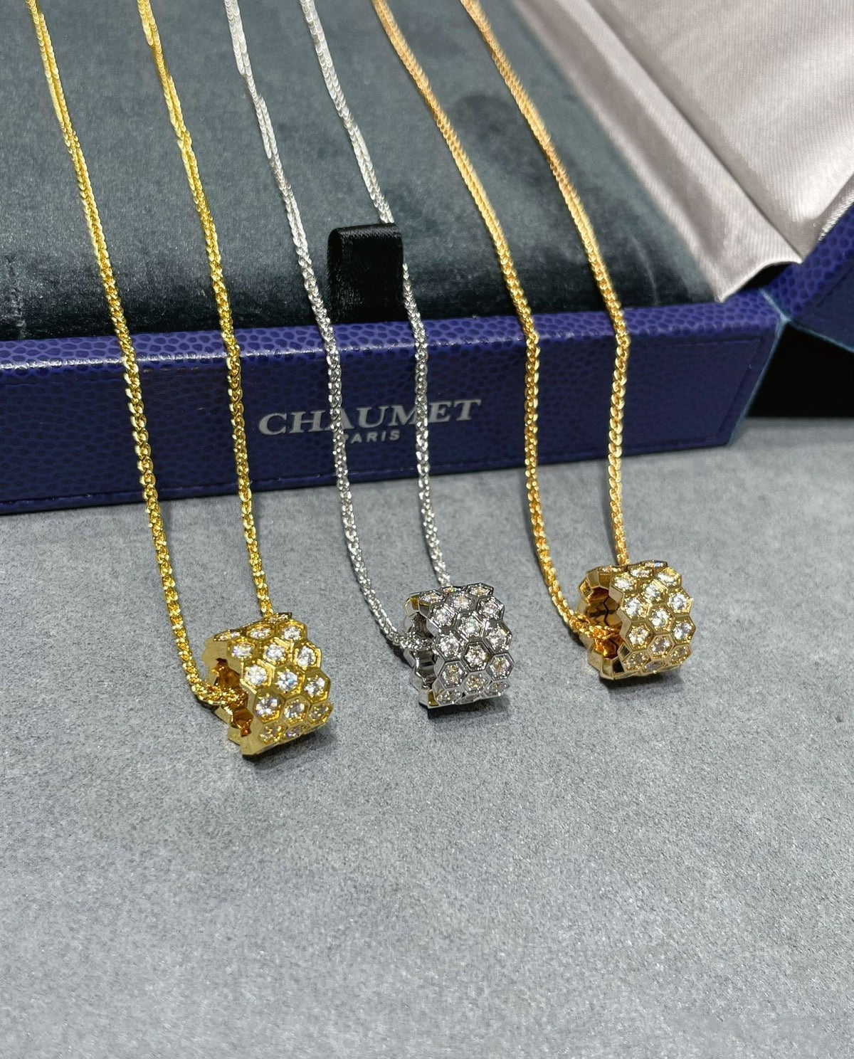 [Eterna Jewels]BEE LOVE DIAMOND PAVED 3 ROW NECKLACE