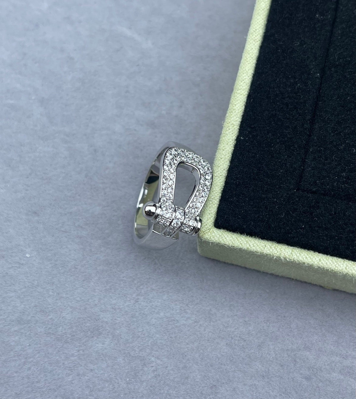 [Eterna Jewels]Wide Hoof-Shaped Diamond-Studded Ring
