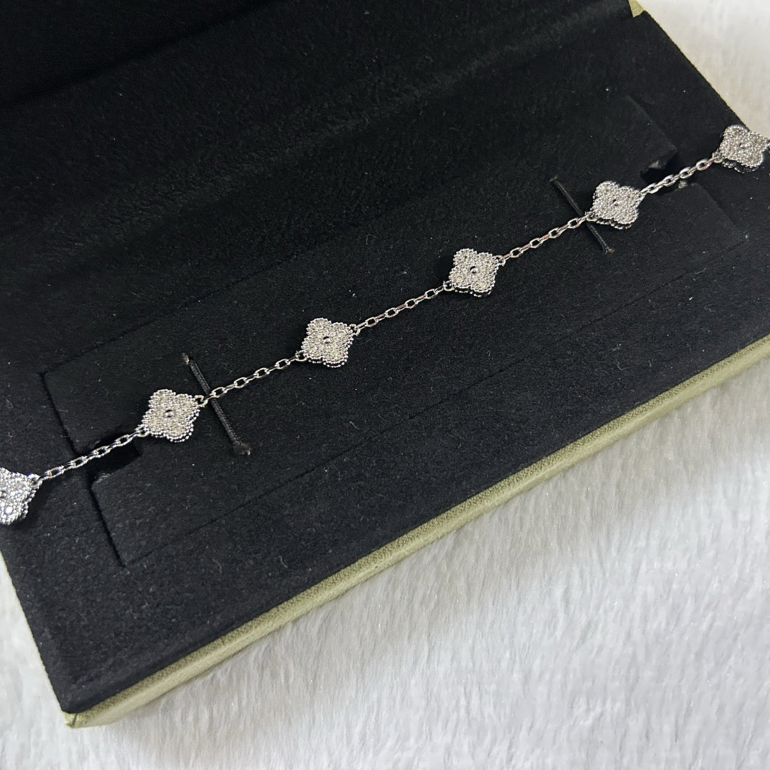 [Eterna Jewels]CLOVER 6 MOTIF DIAMOND BRACELET
