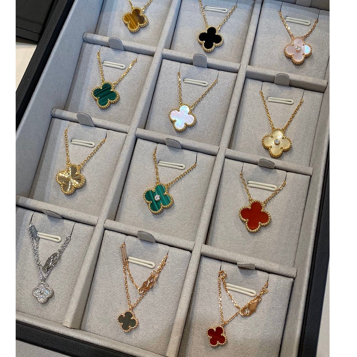 [Eterna Jewels]CLOVER 15MM CARNELIAN SINGLE FLOWER NECKLACE