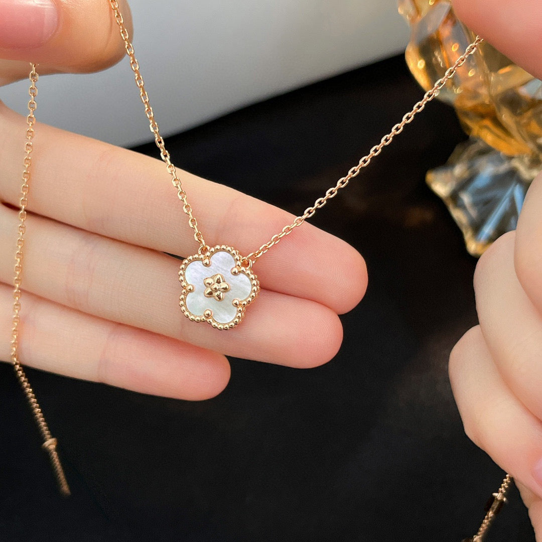 [Eterna Jewels]LUCKY  WHITE MOP  PLUM BLOSSOM NECKLACE