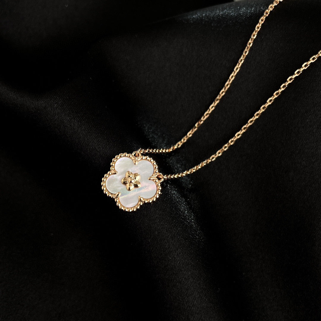 [Eterna Jewels]LUCKY  WHITE MOP  PLUM BLOSSOM NECKLACE