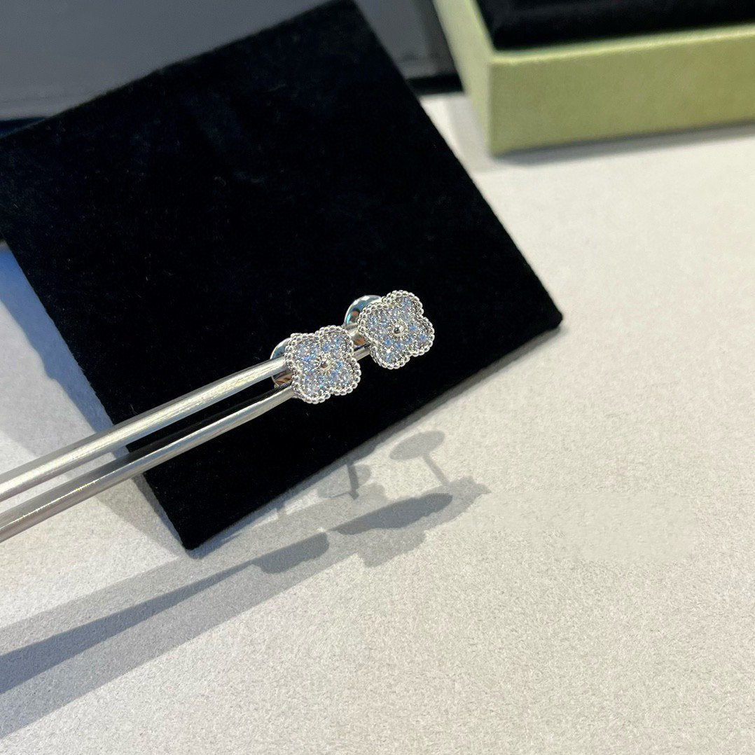 [Eterna Jewels]CLOVER MINI DIAMOND STUD EARRINGS